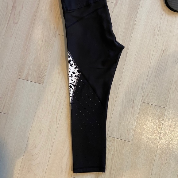 Athleta Black&White Stealth Fit Cropped Leggings - Picture 3 of 7